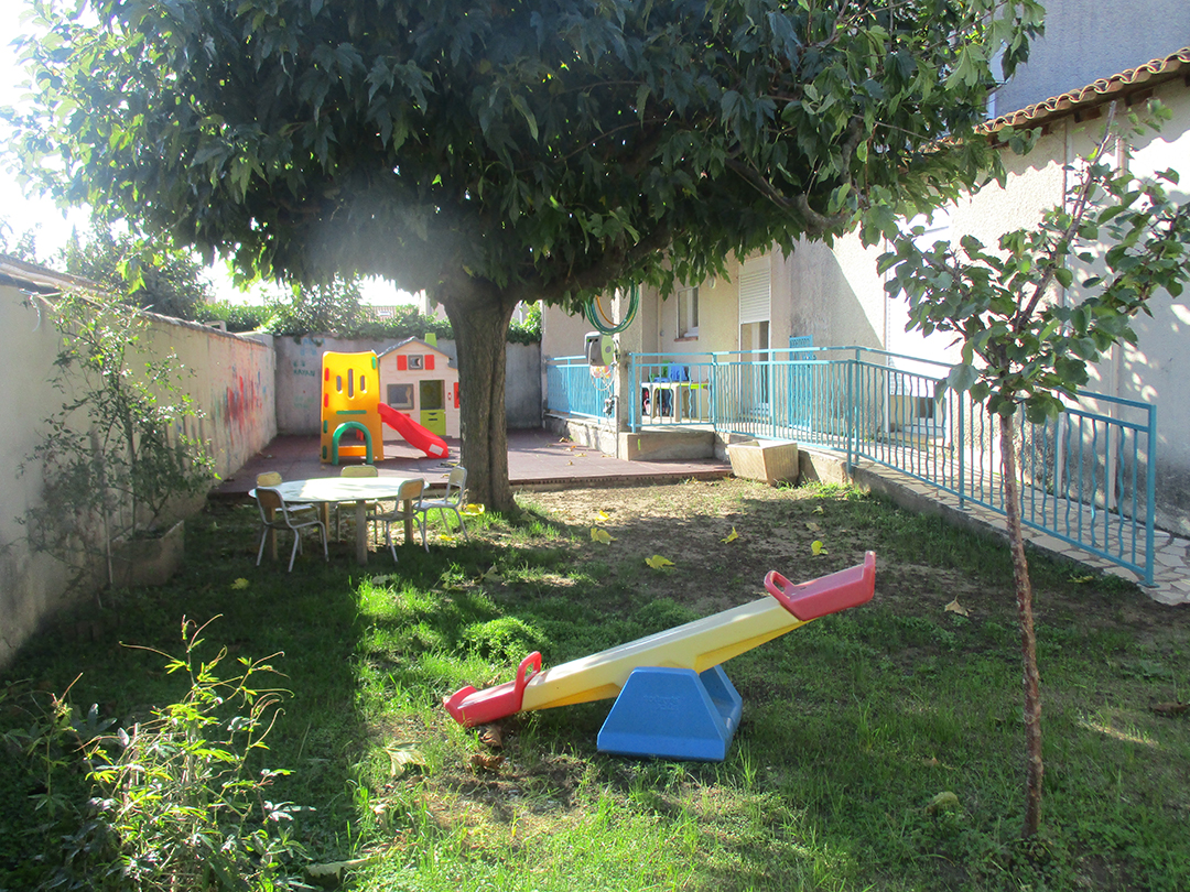 creche jardins rodilhan jeux parc